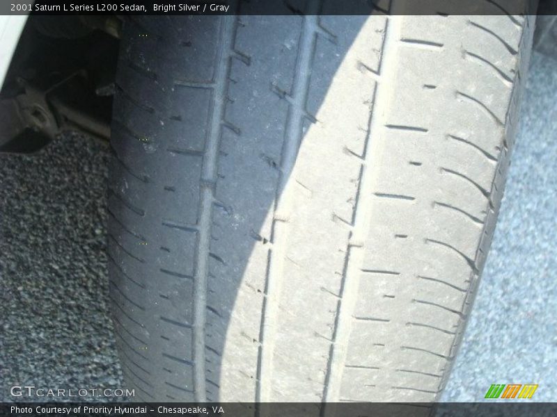 Bright Silver / Gray 2001 Saturn L Series L200 Sedan