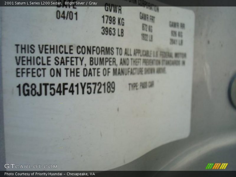 Bright Silver / Gray 2001 Saturn L Series L200 Sedan