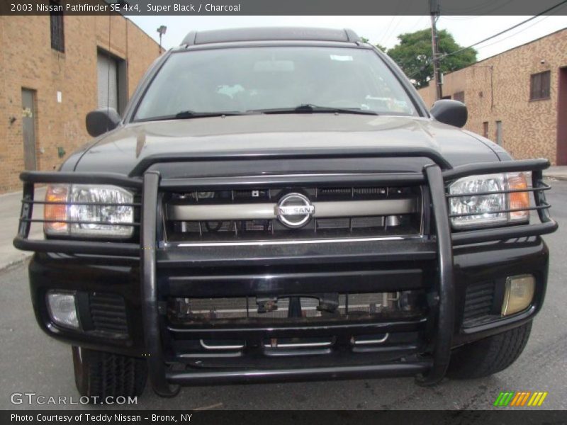 Super Black / Charcoal 2003 Nissan Pathfinder SE 4x4