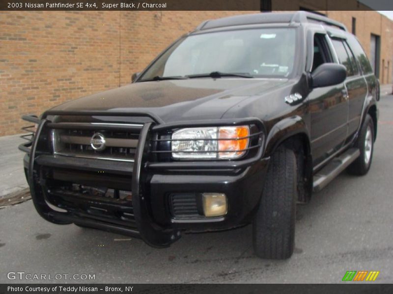 Super Black / Charcoal 2003 Nissan Pathfinder SE 4x4