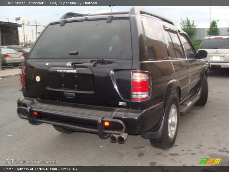 Super Black / Charcoal 2003 Nissan Pathfinder SE 4x4