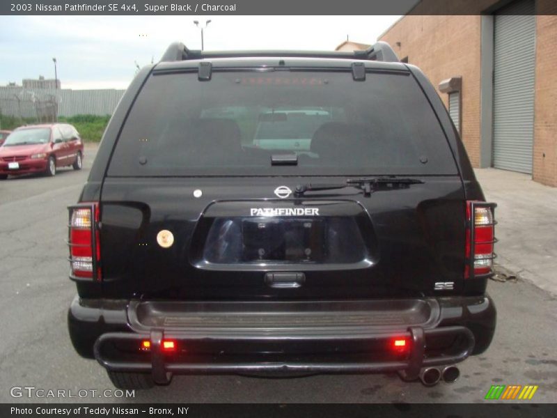 Super Black / Charcoal 2003 Nissan Pathfinder SE 4x4