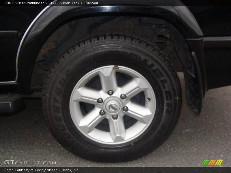 Super Black / Charcoal 2003 Nissan Pathfinder SE 4x4