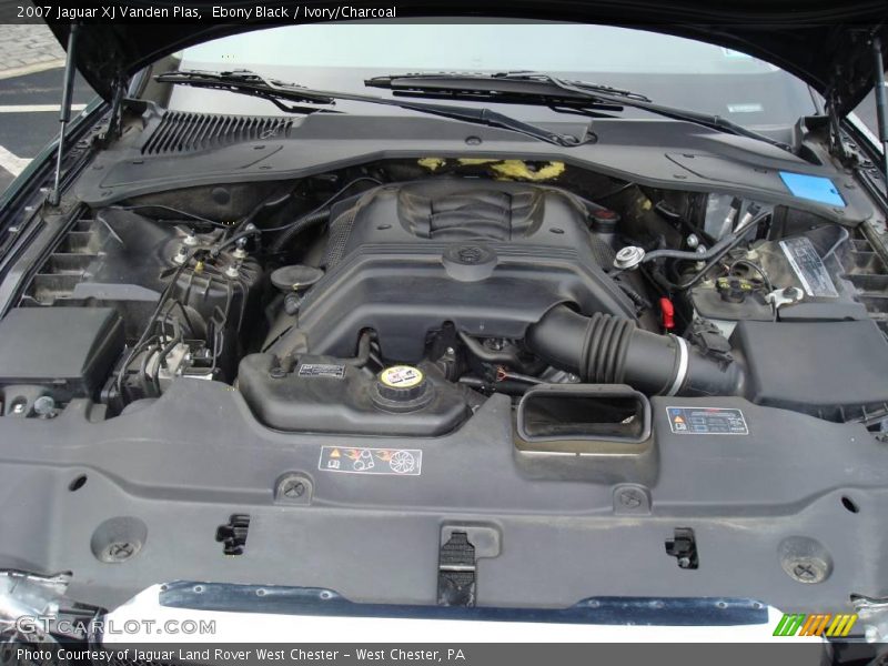 Ebony Black / Ivory/Charcoal 2007 Jaguar XJ Vanden Plas
