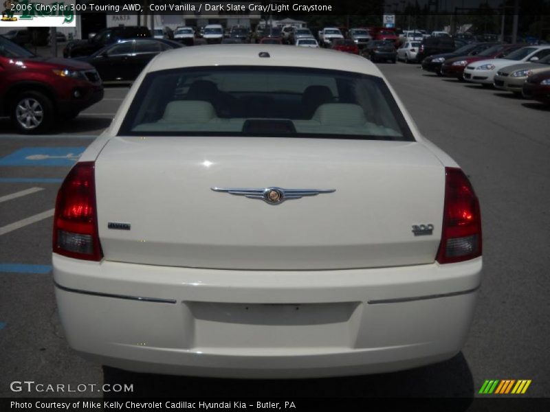 Cool Vanilla / Dark Slate Gray/Light Graystone 2006 Chrysler 300 Touring AWD