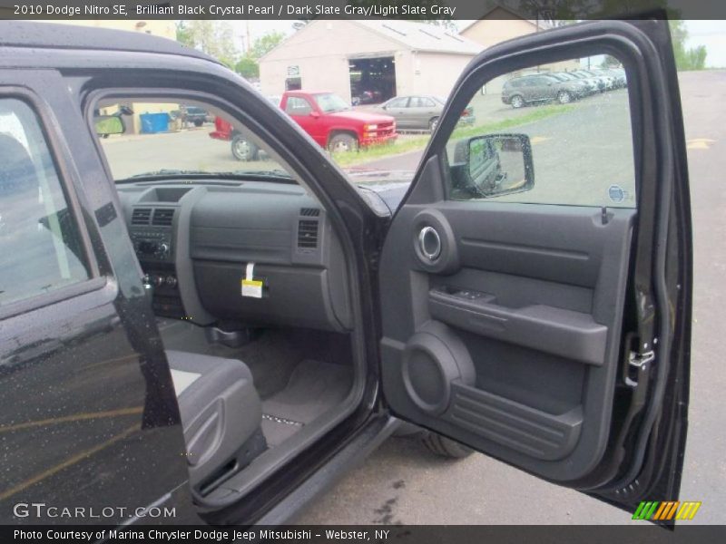 Brilliant Black Crystal Pearl / Dark Slate Gray/Light Slate Gray 2010 Dodge Nitro SE