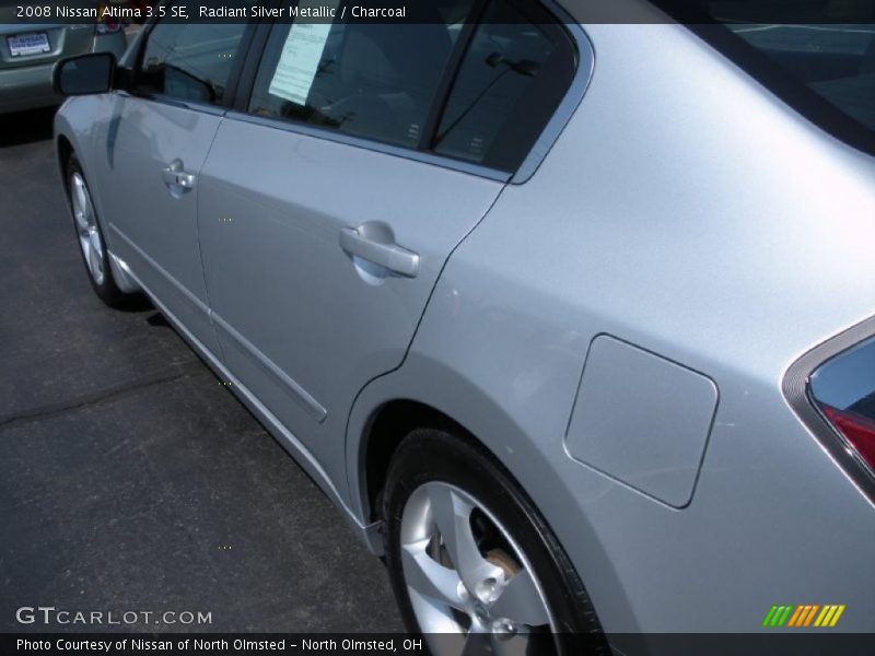 Radiant Silver Metallic / Charcoal 2008 Nissan Altima 3.5 SE