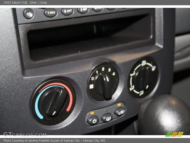 Silver / Gray 2003 Saturn VUE