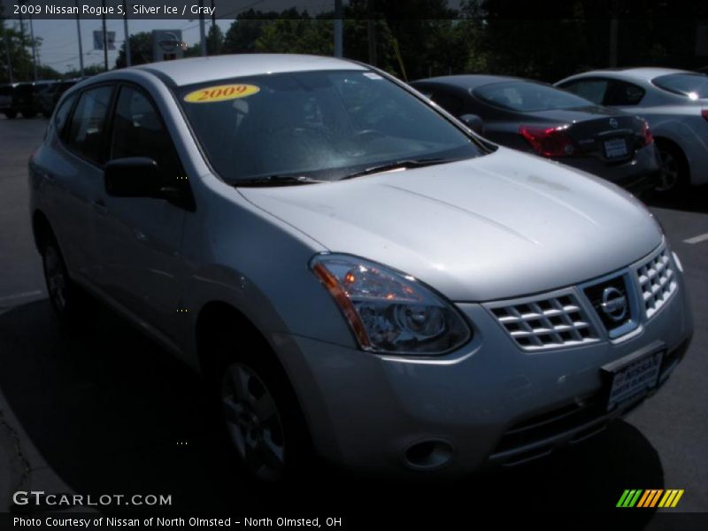 Silver Ice / Gray 2009 Nissan Rogue S