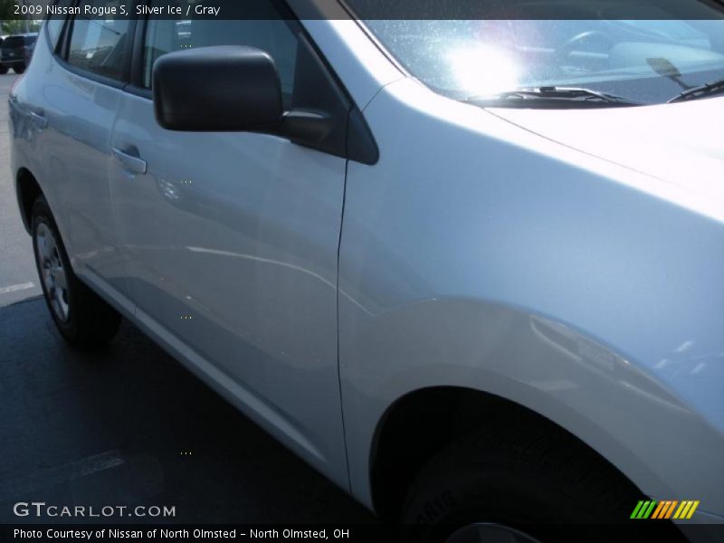 Silver Ice / Gray 2009 Nissan Rogue S
