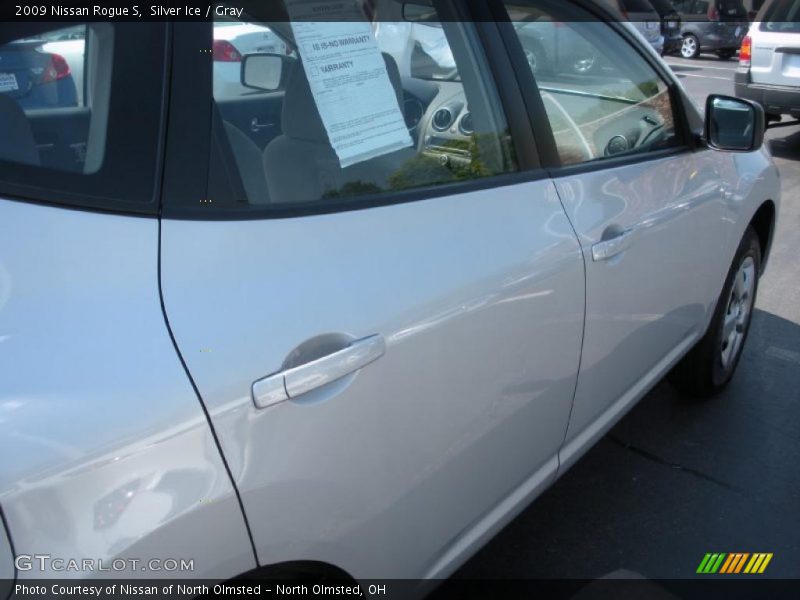 Silver Ice / Gray 2009 Nissan Rogue S