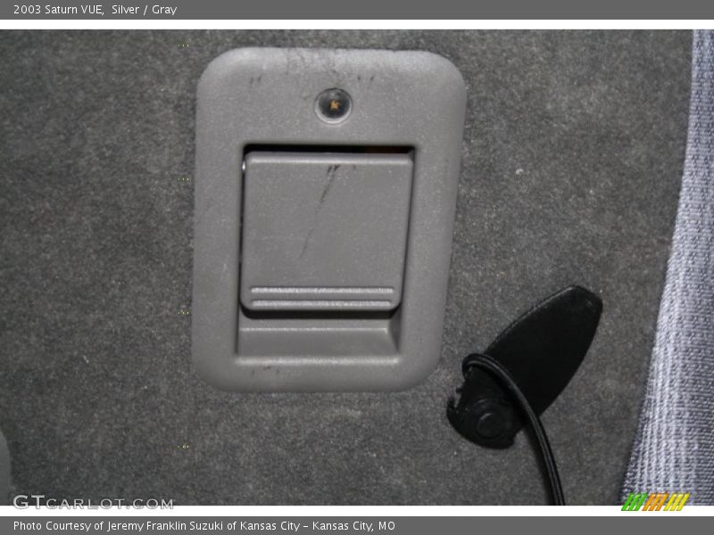 Silver / Gray 2003 Saturn VUE