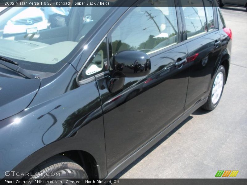 Super Black / Beige 2009 Nissan Versa 1.8 SL Hatchback