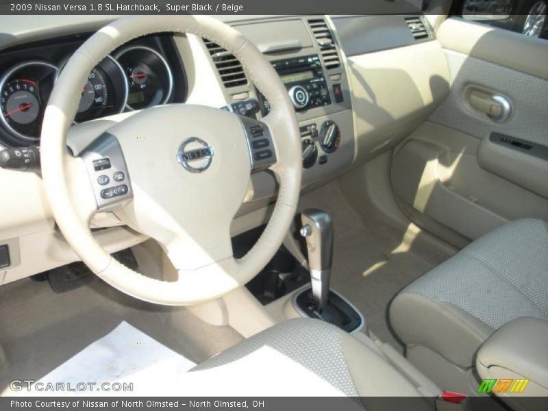 Super Black / Beige 2009 Nissan Versa 1.8 SL Hatchback