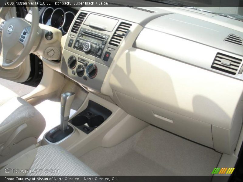 Super Black / Beige 2009 Nissan Versa 1.8 SL Hatchback