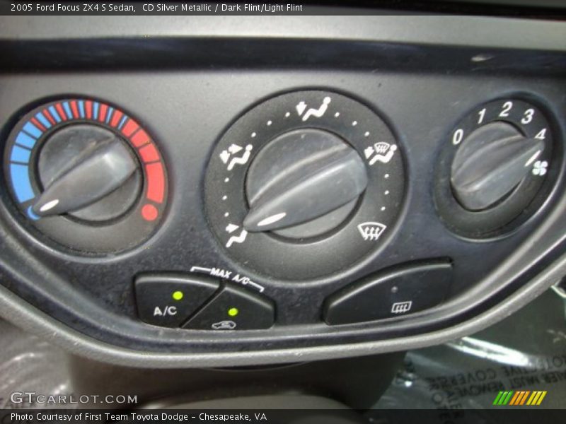 CD Silver Metallic / Dark Flint/Light Flint 2005 Ford Focus ZX4 S Sedan