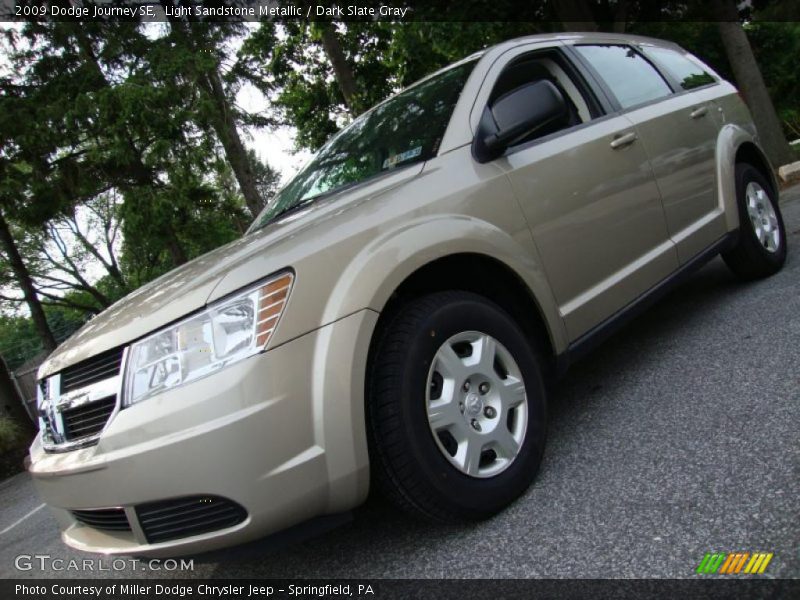 Light Sandstone Metallic / Dark Slate Gray 2009 Dodge Journey SE