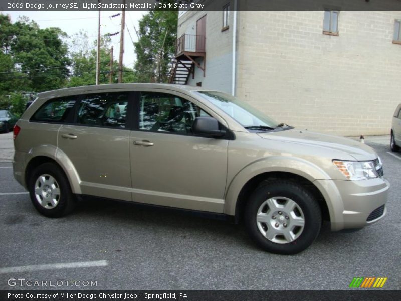 Light Sandstone Metallic / Dark Slate Gray 2009 Dodge Journey SE