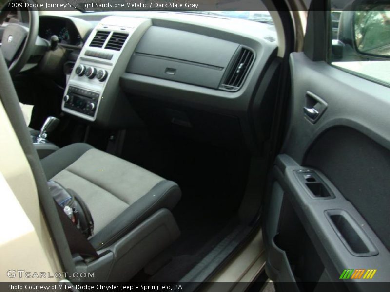 Light Sandstone Metallic / Dark Slate Gray 2009 Dodge Journey SE