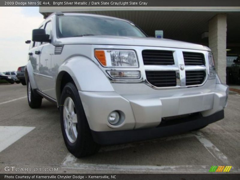 Bright Silver Metallic / Dark Slate Gray/Light Slate Gray 2009 Dodge Nitro SE 4x4