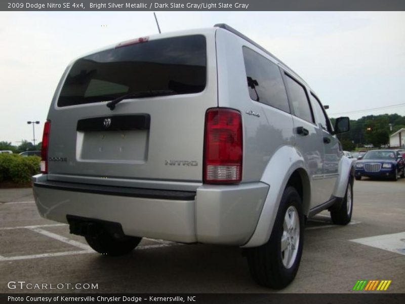 Bright Silver Metallic / Dark Slate Gray/Light Slate Gray 2009 Dodge Nitro SE 4x4