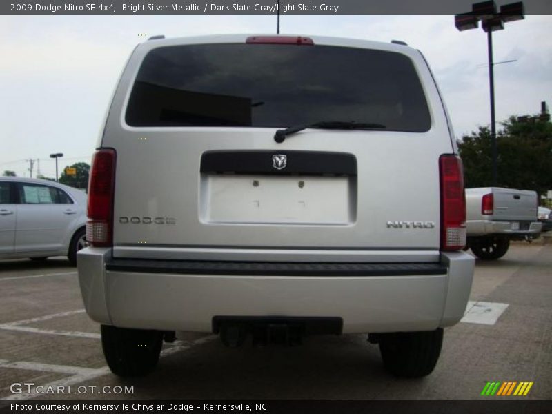Bright Silver Metallic / Dark Slate Gray/Light Slate Gray 2009 Dodge Nitro SE 4x4