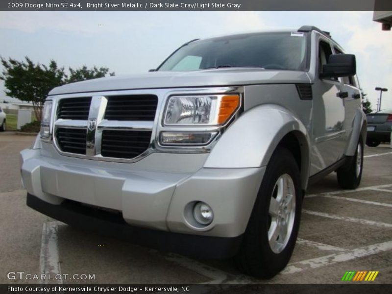 Bright Silver Metallic / Dark Slate Gray/Light Slate Gray 2009 Dodge Nitro SE 4x4