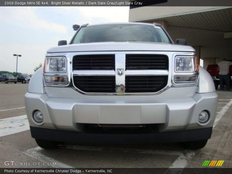 Bright Silver Metallic / Dark Slate Gray/Light Slate Gray 2009 Dodge Nitro SE 4x4