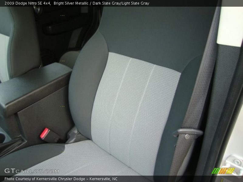 Bright Silver Metallic / Dark Slate Gray/Light Slate Gray 2009 Dodge Nitro SE 4x4