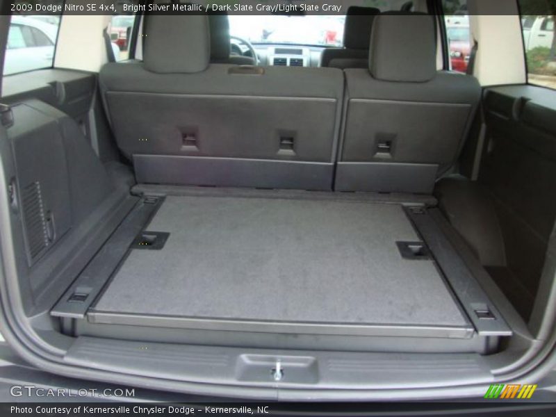 Bright Silver Metallic / Dark Slate Gray/Light Slate Gray 2009 Dodge Nitro SE 4x4