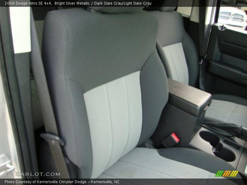 Bright Silver Metallic / Dark Slate Gray/Light Slate Gray 2009 Dodge Nitro SE 4x4