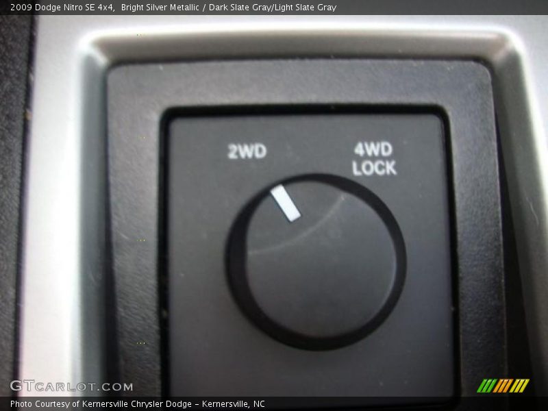 Bright Silver Metallic / Dark Slate Gray/Light Slate Gray 2009 Dodge Nitro SE 4x4