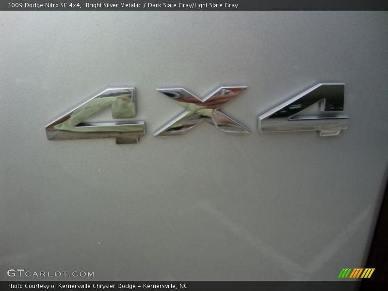 Bright Silver Metallic / Dark Slate Gray/Light Slate Gray 2009 Dodge Nitro SE 4x4