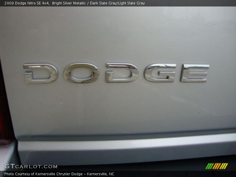 Bright Silver Metallic / Dark Slate Gray/Light Slate Gray 2009 Dodge Nitro SE 4x4