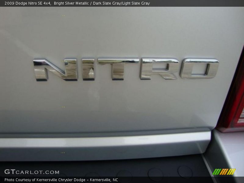 Bright Silver Metallic / Dark Slate Gray/Light Slate Gray 2009 Dodge Nitro SE 4x4