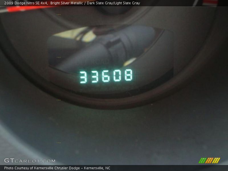 Bright Silver Metallic / Dark Slate Gray/Light Slate Gray 2009 Dodge Nitro SE 4x4