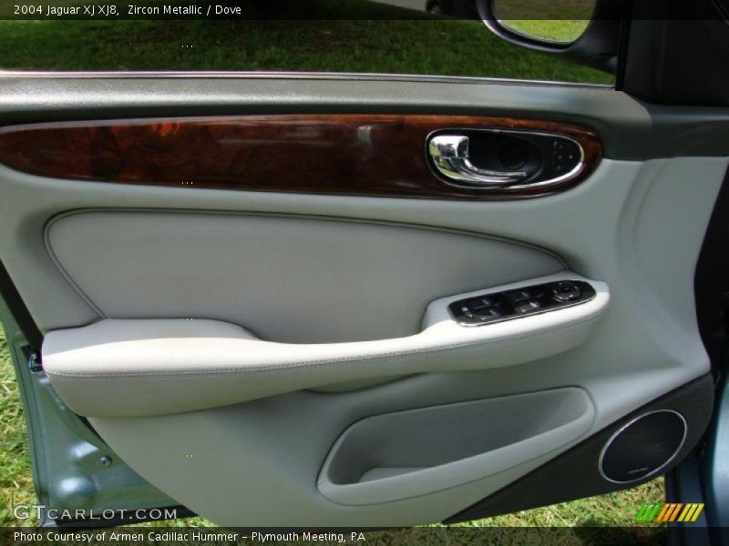 Zircon Metallic / Dove 2004 Jaguar XJ XJ8