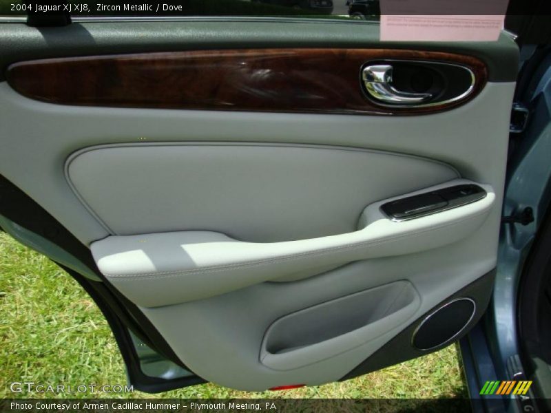 Zircon Metallic / Dove 2004 Jaguar XJ XJ8