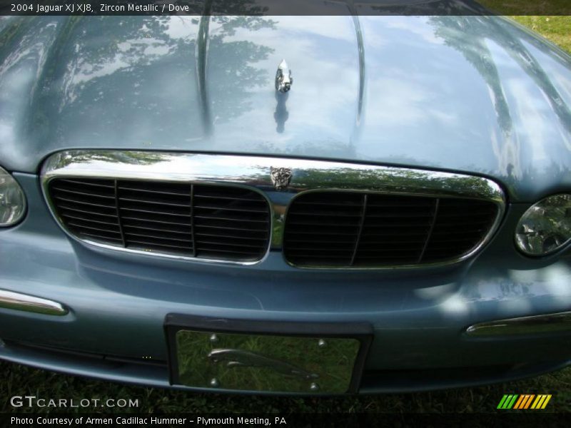 Zircon Metallic / Dove 2004 Jaguar XJ XJ8