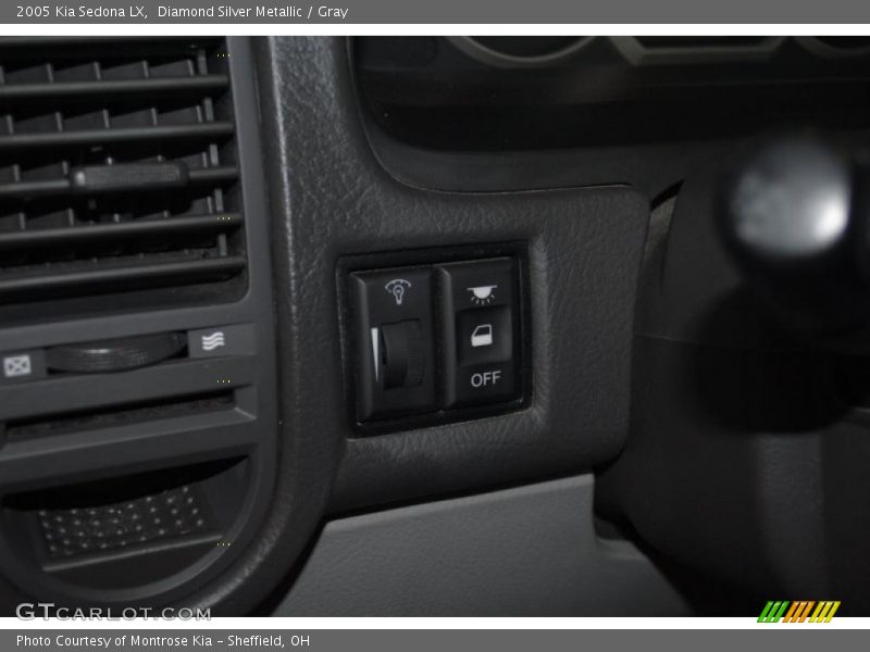 Diamond Silver Metallic / Gray 2005 Kia Sedona LX