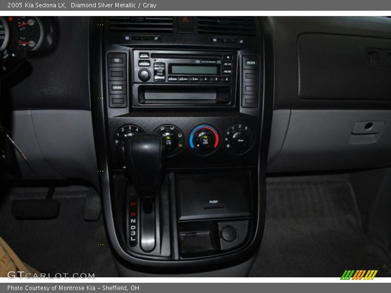 Diamond Silver Metallic / Gray 2005 Kia Sedona LX