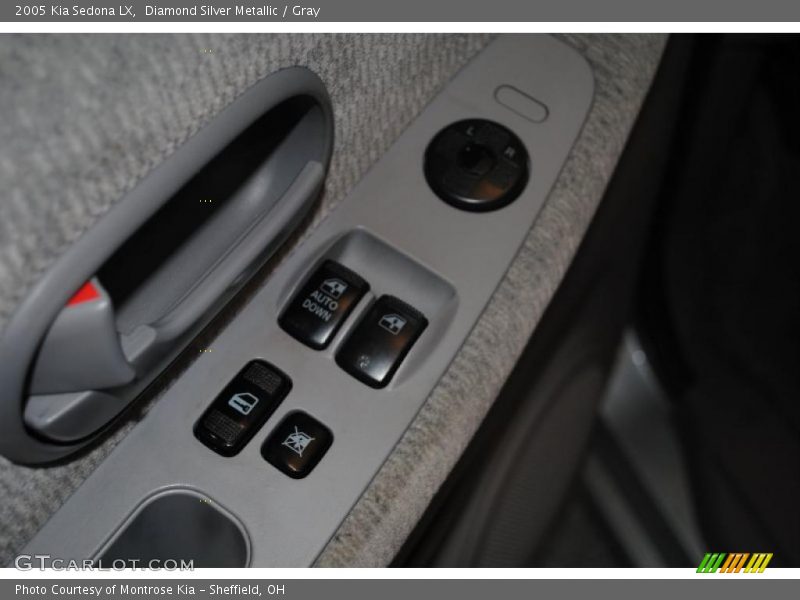 Diamond Silver Metallic / Gray 2005 Kia Sedona LX