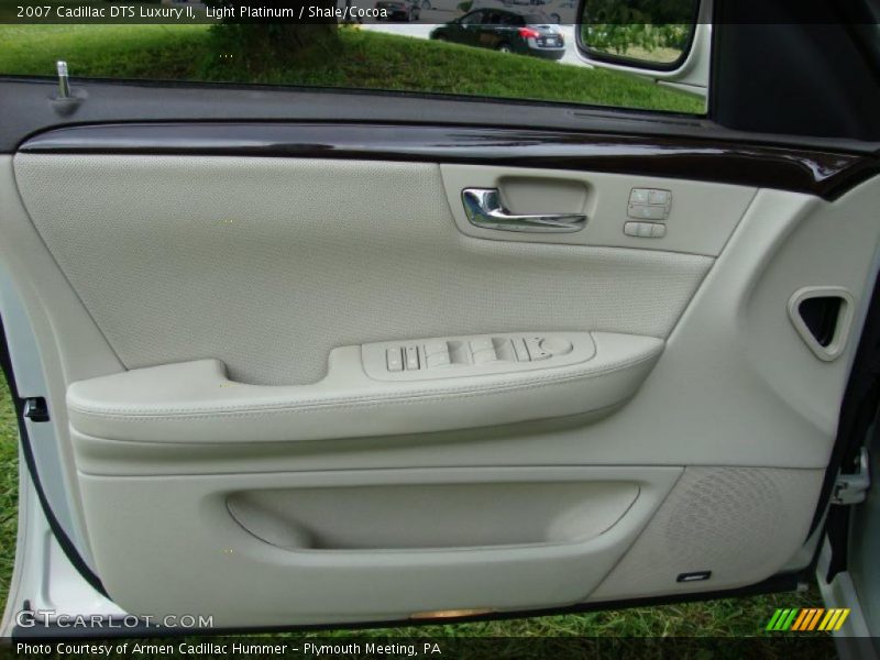 Light Platinum / Shale/Cocoa 2007 Cadillac DTS Luxury II