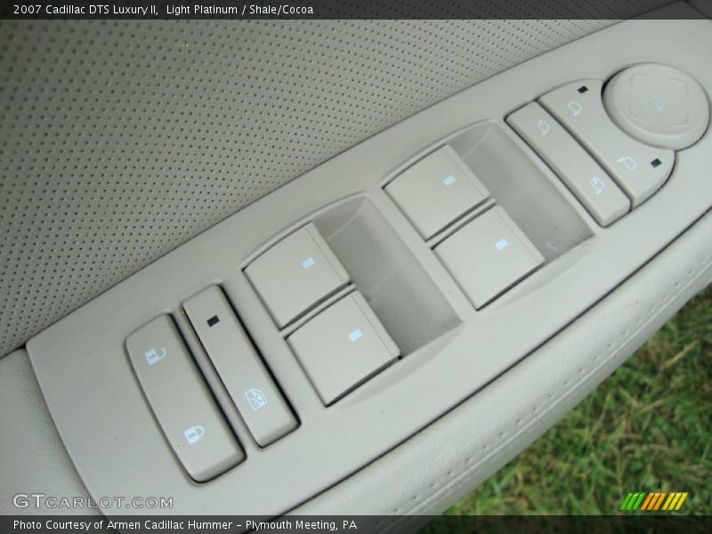 Light Platinum / Shale/Cocoa 2007 Cadillac DTS Luxury II