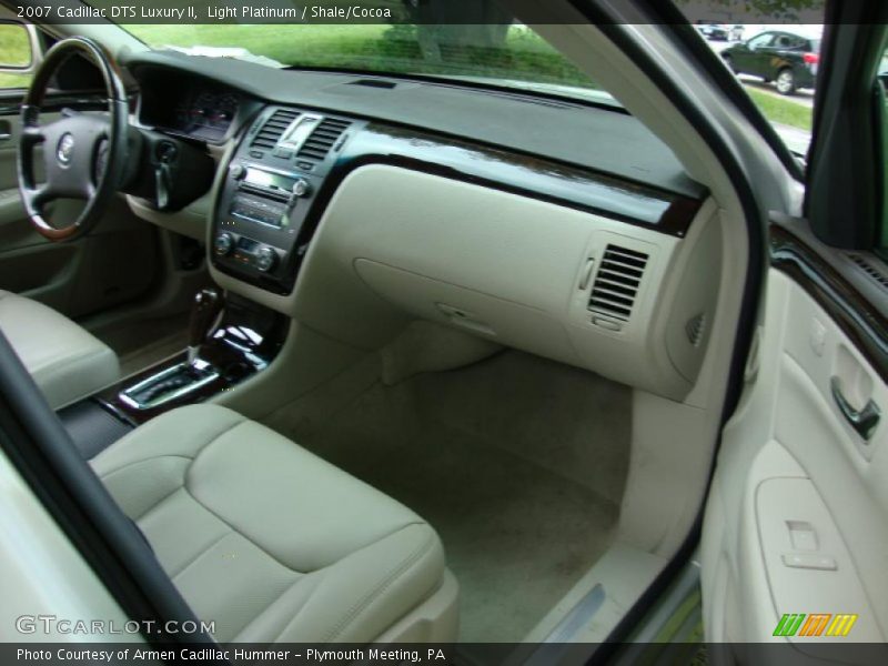 Light Platinum / Shale/Cocoa 2007 Cadillac DTS Luxury II