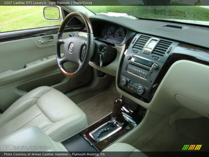 Light Platinum / Shale/Cocoa 2007 Cadillac DTS Luxury II