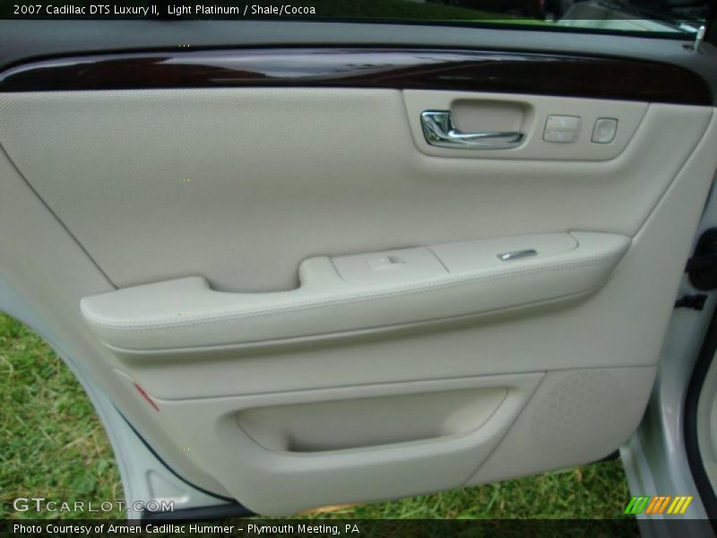 Light Platinum / Shale/Cocoa 2007 Cadillac DTS Luxury II