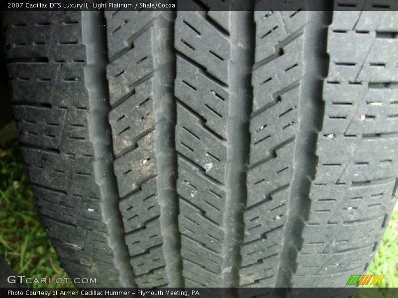 Light Platinum / Shale/Cocoa 2007 Cadillac DTS Luxury II