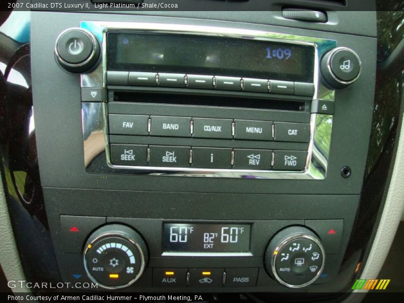 Light Platinum / Shale/Cocoa 2007 Cadillac DTS Luxury II