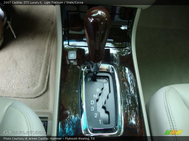Light Platinum / Shale/Cocoa 2007 Cadillac DTS Luxury II